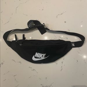 Nike fanny pack side bag